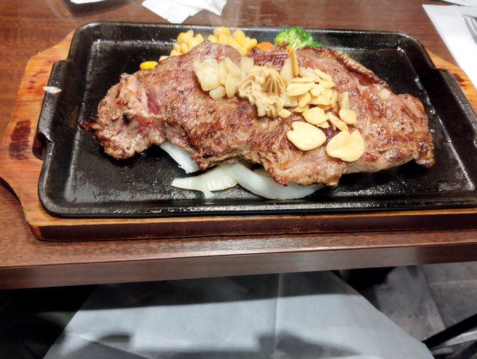 運営のお願いがあるので打ち上げはできないからソロご飯ですがコミケお疲れさまでしたわ🥳 