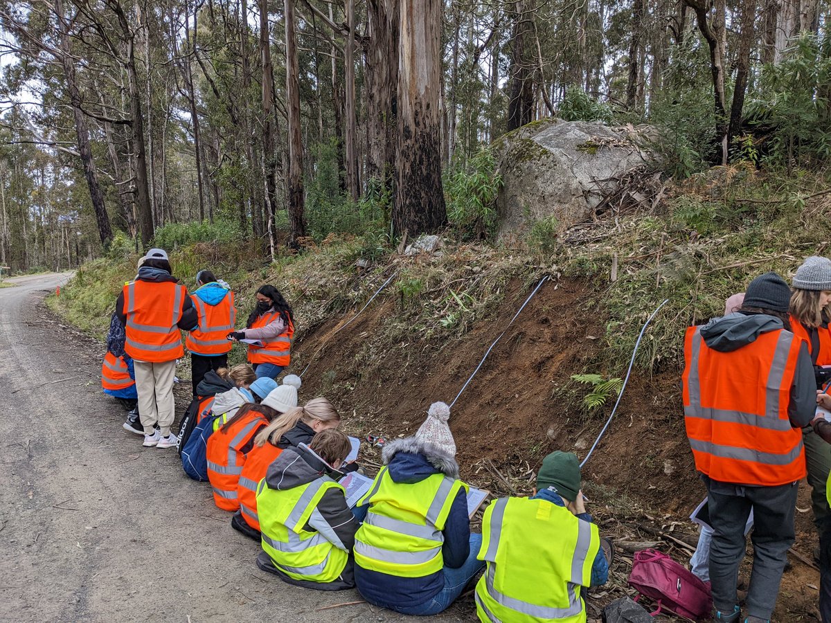 DrVanessaWong's tweet photo. The successful return of the @MonashEAE #EAE1022 field trip saw us teaching all about #soils, #water, #vegetation and #climate in the sub-alpine zone. A great trip with some happy but tired students and staff https://t.co/Y9aBHMllHa