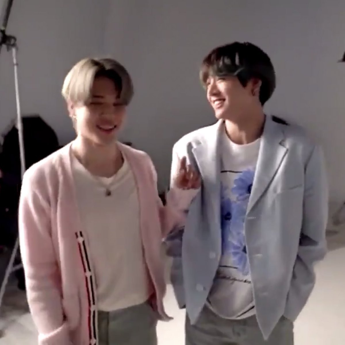 minkookfolders's tweet photo. his exclusive jimin hyung smile for his jimin hyung https://t.co/6lqJld7jAe
