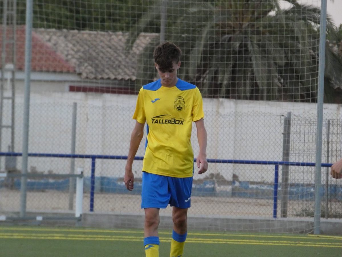 ADBarrioPeral's tweet photo. 📸 GALERIA ||
👉🏼 Nuestro #JuvenilAutonómica sigue con la preparación de cara al inicio de liga 🏋🏻♂️.
✅ En la tarde de ayer disputó un partido amistoso contra el @cd_juvenia de 1ª Autonómica de @encanao10 ⚽️.
#ForzaBarrio 💛💙
#QueremosContarContigo 🤜🏼🤛🏼. https://t.co/XU2BkiYgii