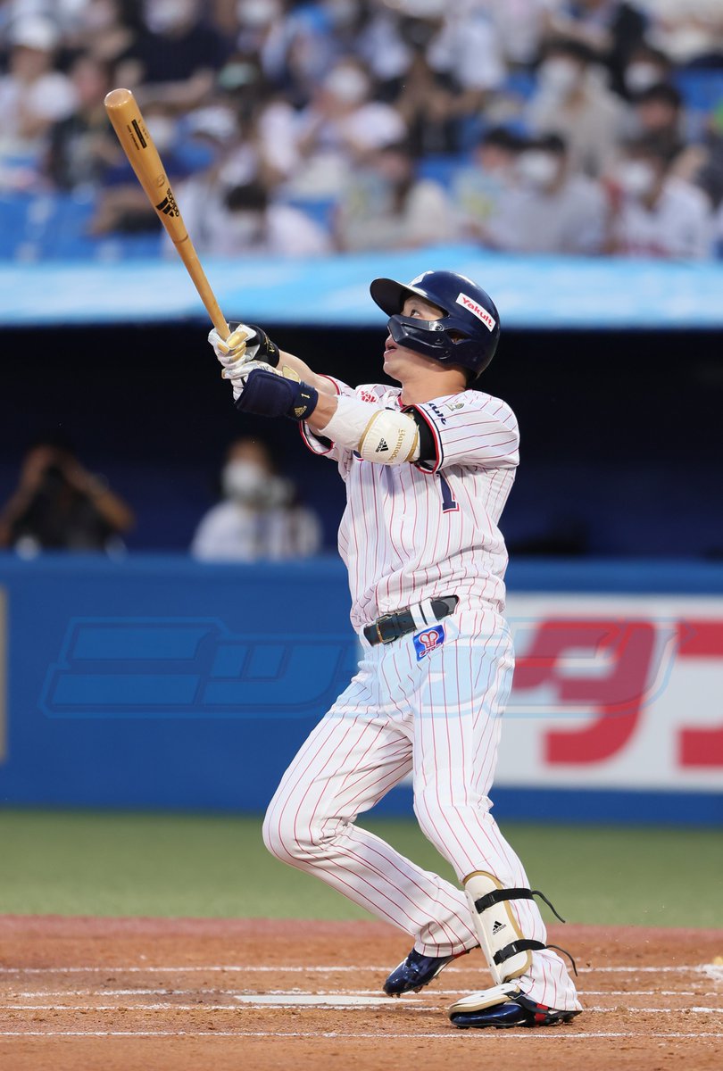 ヤクルト】3年ぶり1番の #山田哲人 18号初球先頭弾！「初球からフル