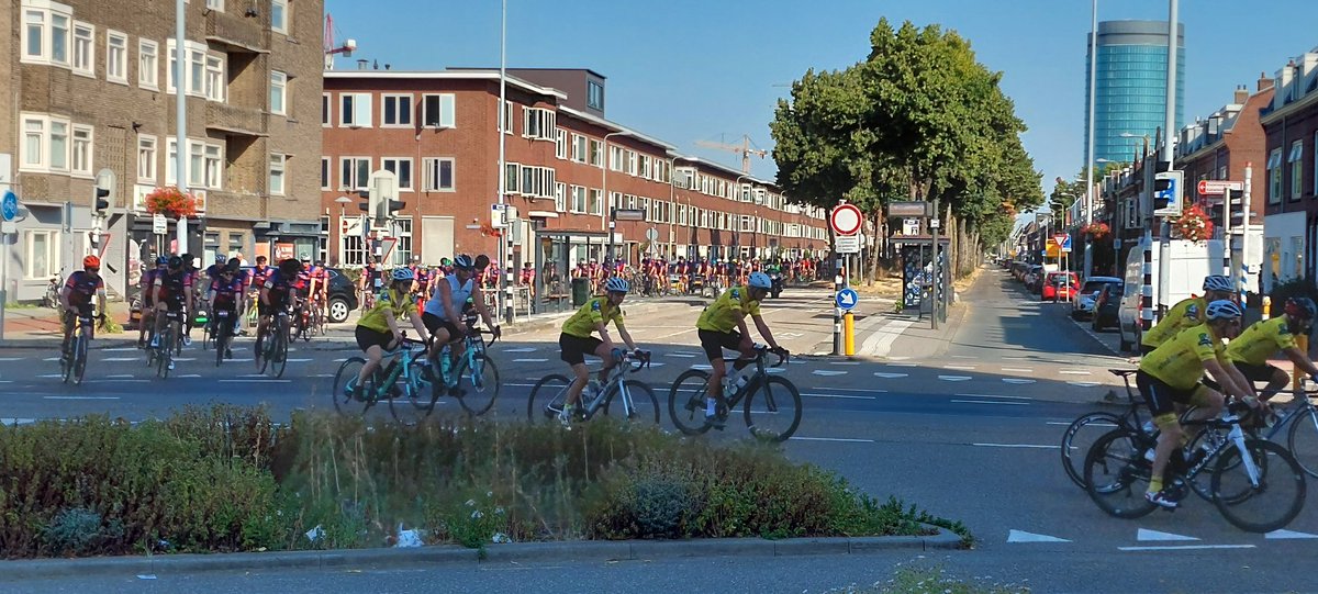 Vanochtend vertrek van de Vuelta toerversie #croeselaan
