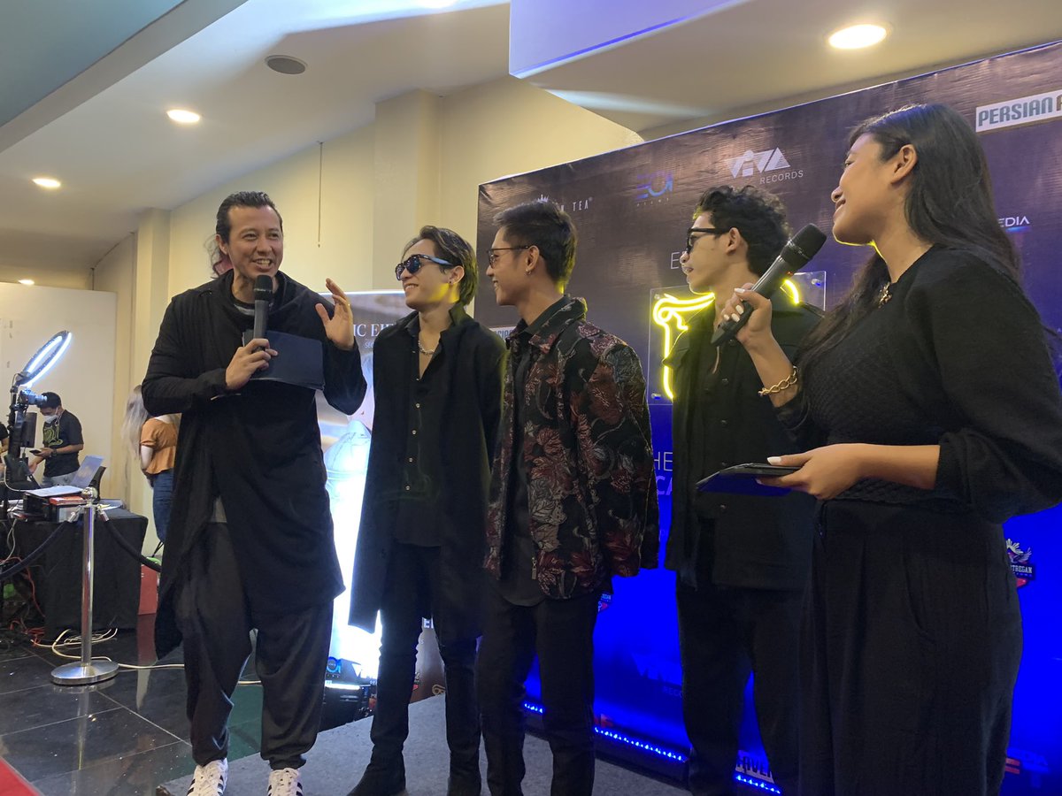 viva_records's tweet photo. Ataska, New Style, Amiel Sol, &amp; Kyla Miel Camerong are here to support @ericejercito’s FOOL Music Video Premiere.

#FOOLMVPremiere https://t.co/dTIDjmhGnP