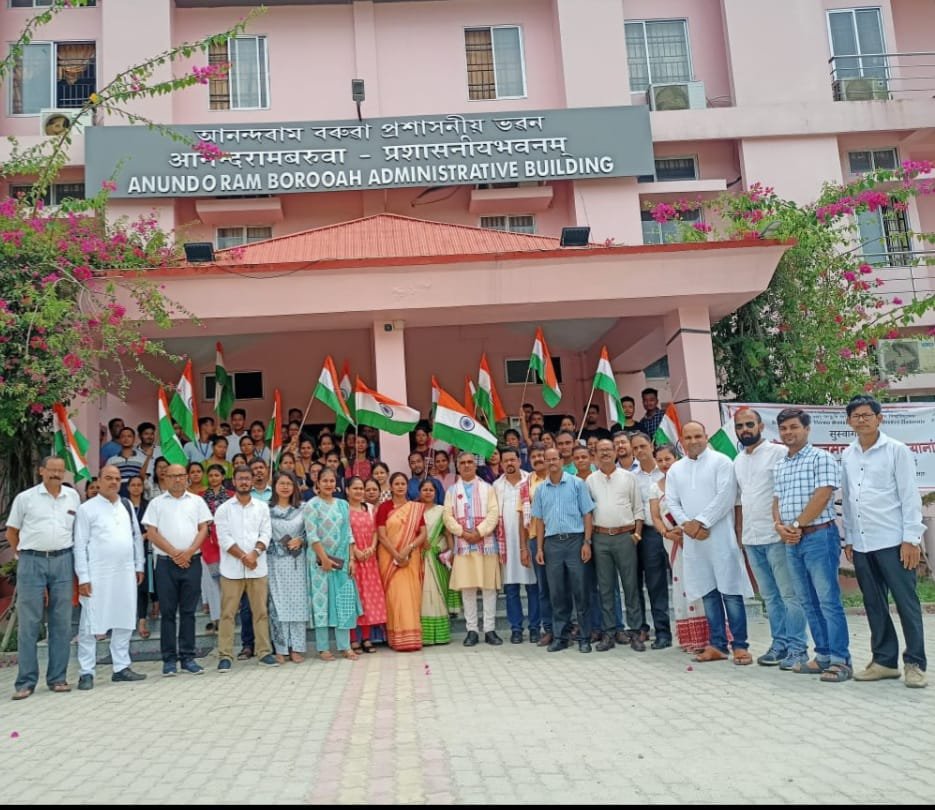 KumarSanskrit's tweet photo. University fraternity with the National Tricolour...
Vande Matram 🇮🇳
#75YearsofIndependece
#HarGharTiranga 
@ugc_india @PMOIndia @mygovindia @prahladjoshi71 @himantabiswa @EduMinOfIndia @ranojpeguassam @jayanta_malla @HirokjeetRoy @DDNewsSanskrit https://t.co/JTcw4rFDXV