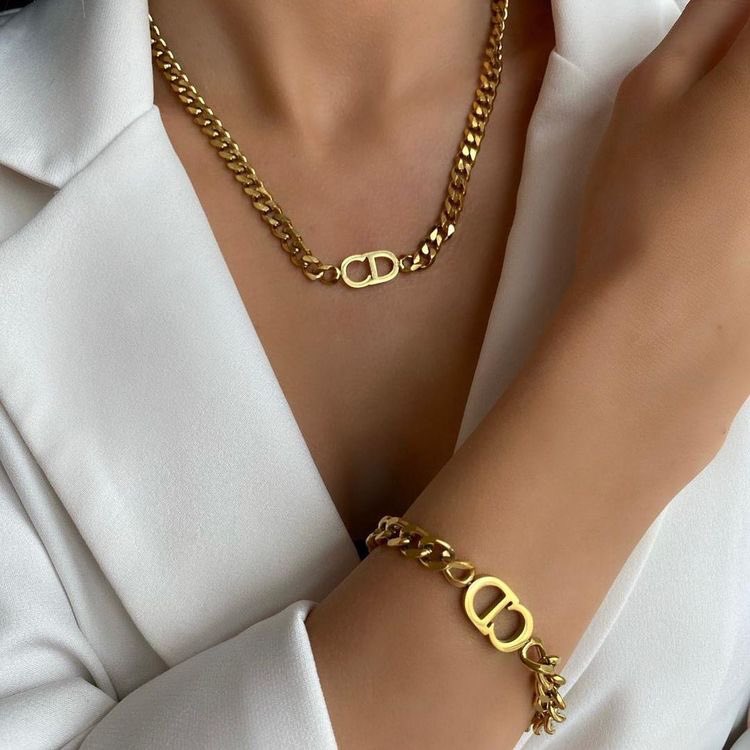 300moods's tweet photo. dior necklace and bracelet ✨ https://t.co/Udh2frbY6o