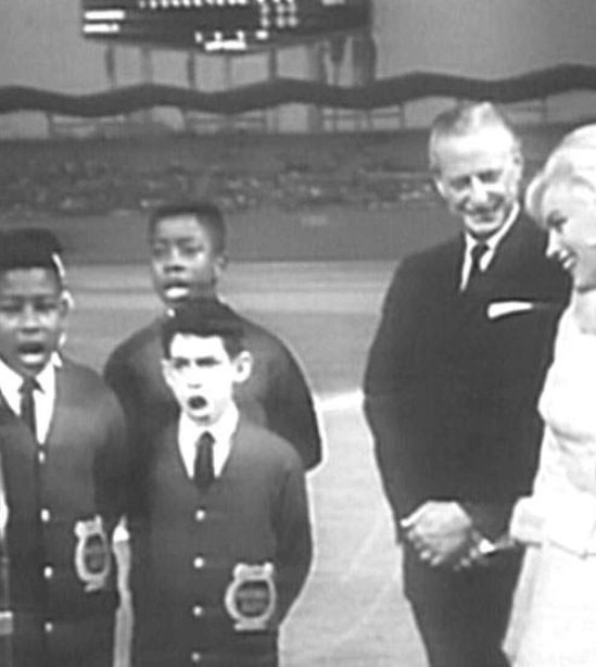 Clubpassionmar2's tweet photo. #marilynmonroe #clubpassionmarilyn #1962 #musculardistrophy #distrophiemusculaire #dodgersstadium https://t.co/q6PB0RalpX