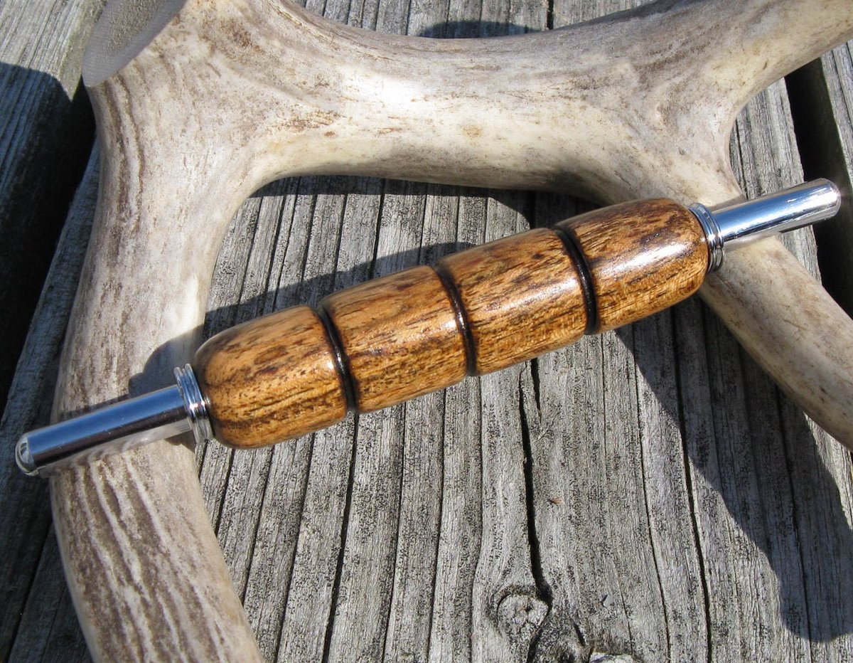 Emotional_Oasis's tweet image. Bocote Wood Seam Ripper Needle Threader tuppu.net/ace8d018  #NeedleThreader