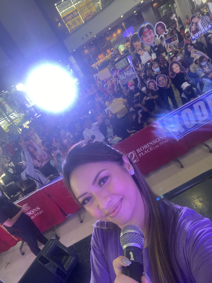 quincy_adrienne's tweet photo. First time hosting with a live audience! 
Thank you for making noise, Team Connected 💜 keep streaming! ✨ https://t.co/w430HrJWev