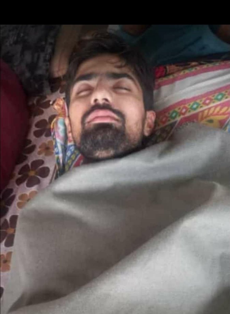 આ ડૉક્ટર ધાર્મિક દેસાઈ છે. આ 101 કલાકથી ભૂખ હડતાલ પર બૈઠા છે. આમની માંગ છે કે ગુજરાત સરકાર વેટરનરી વિભાગ ના ઇન્ટર્ન ડૉક્ટર ને સન્માનીય ₹18000 ભથ્થું આપે. 
પણ <a href="/CMOGuj/">CMO Gujarat</a> ની અસંવેદનશીલ સરકાર ને વેટરનરી ડૉક્ટર ની પડી નથી. 
કાલે દેશ આઝાદી ના 75 વરશ ઉજવશે ઉમ્મીદ છે કે સરકાર સમઝશે ! 7/n