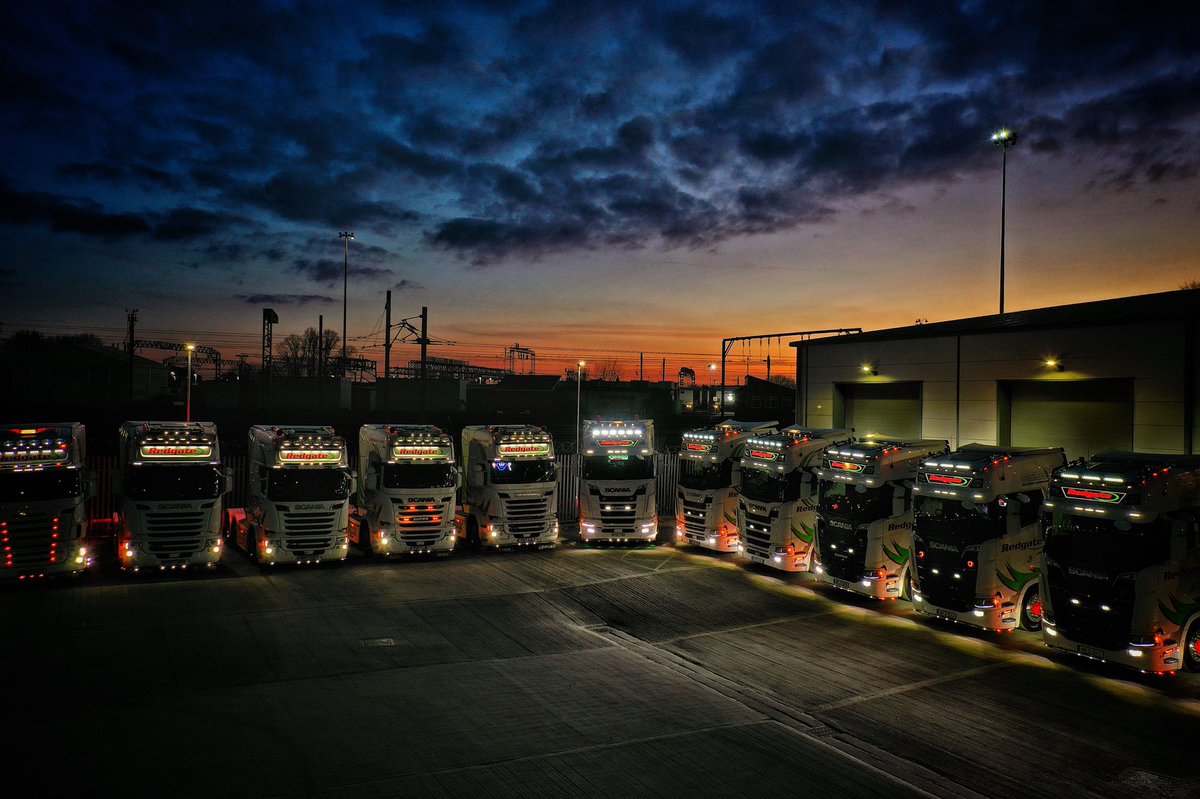 freedom10ltd's tweet photo. The fleet all jet washed and ready for another week. @ScaniaUK @ScaniaDE @ScaniaGroup @ScaniaEA @AllThingTrucks @ScaniaWPT @ScaniaNederland #scania #trucks #noice #v8 https://t.co/puslvF6vjM