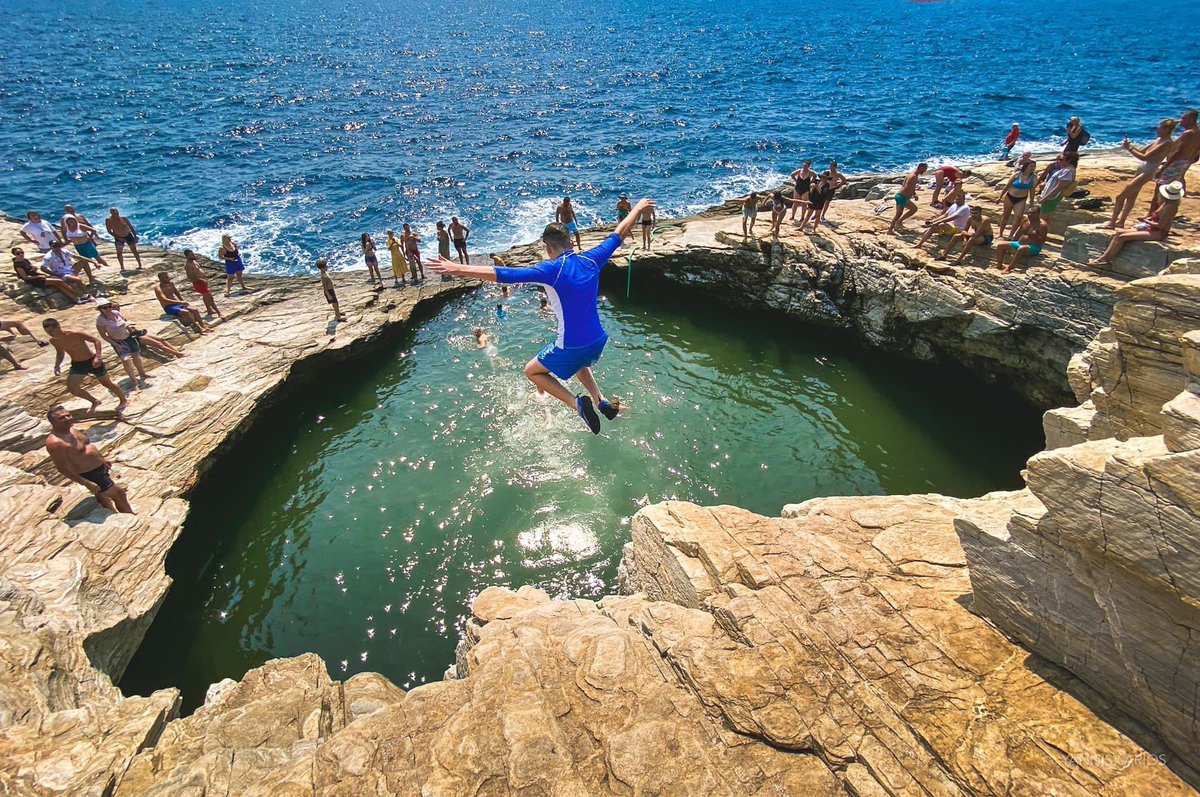 larios's tweet photo. The decisive moment: Flying
In #Thassos #Greece
#PhotographyIsArt #photography #photographer #aegeansea #greekislands #giola #photo #photos #potd https://t.co/EZ9ZCTDBCy