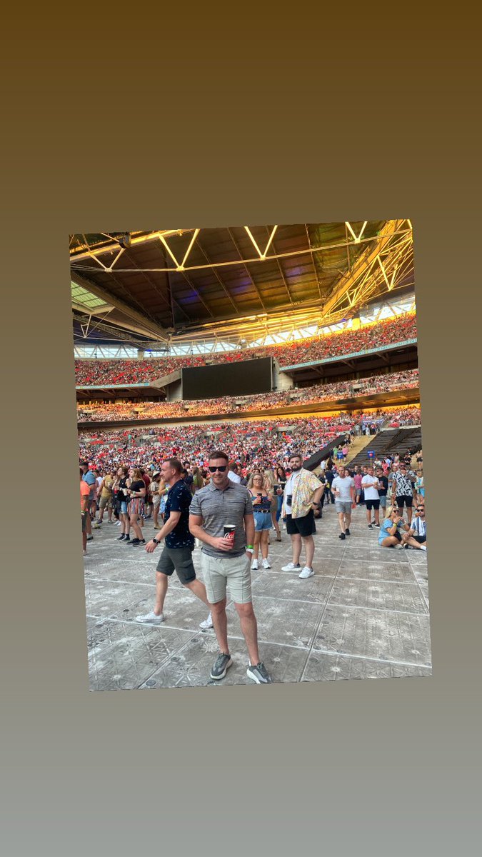 Tay196's tweet photo. Top weekend of music @RichardHawley at the @Leadmill #sheffield then finished off with @coldplay at Wembley #bossweekend #livemusic #coldplaywembley https://t.co/ZTdtjkv4mF