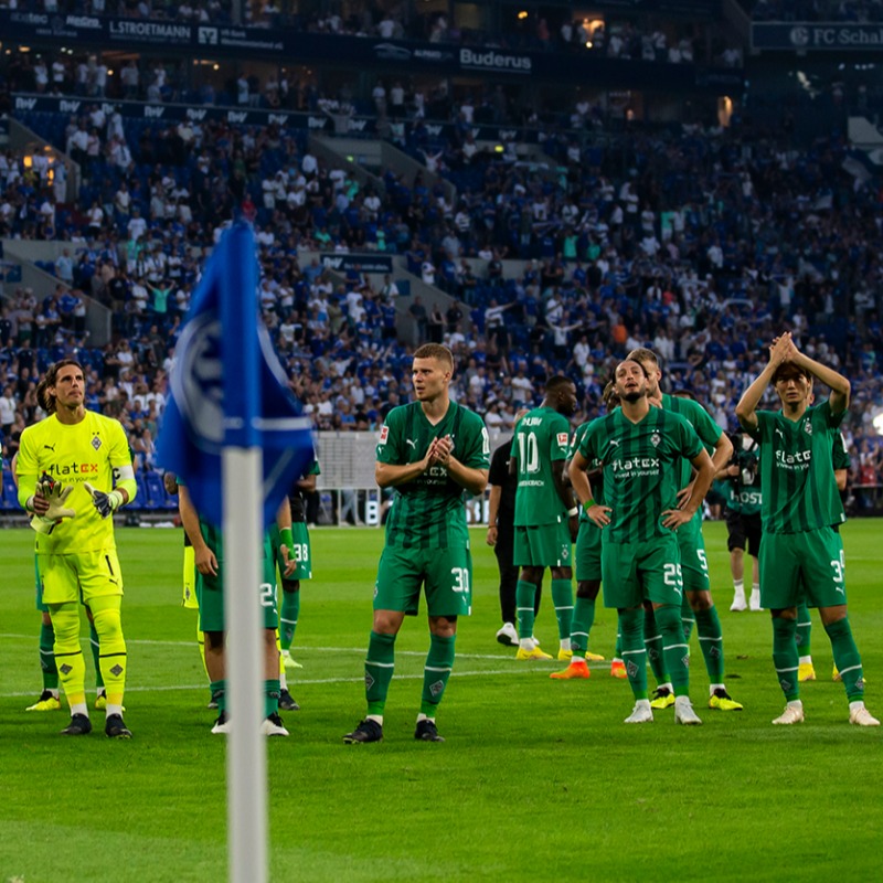 borussia's tweet photo. Ein Spiel wie eine Achterbahnfahrt! Alles Wichtige zum 2:2 der #FohlenElf bei @s04. ⤵

#Bundesliga #S04BMG
