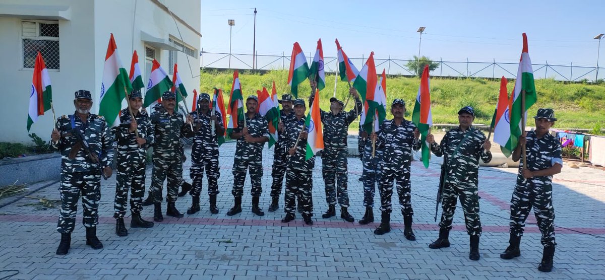 76BnCRPF's tweet photo. Let’s Hoist #Tiranga in our Homes as a part of  #HarGharTiranga
#76BnCRPF organised #FlagRally  in Baghawathi Nagar, Jammu under the guidance of Sh.T.H.Khan,Comdt-76Bn to motivate the Public to celebrate #AzadiKaAmritMahotsav #MomentsWithTiranga https://t.co/aQjTHoXBK9