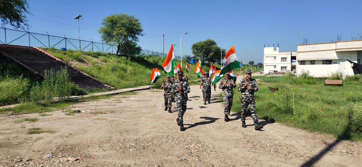 76BnCRPF's tweet photo. Let’s Hoist #Tiranga in our Homes as a part of  #HarGharTiranga
#76BnCRPF organised #FlagRally  in Baghawathi Nagar, Jammu under the guidance of Sh.T.H.Khan,Comdt-76Bn to motivate the Public to celebrate #AzadiKaAmritMahotsav #MomentsWithTiranga https://t.co/aQjTHoXBK9