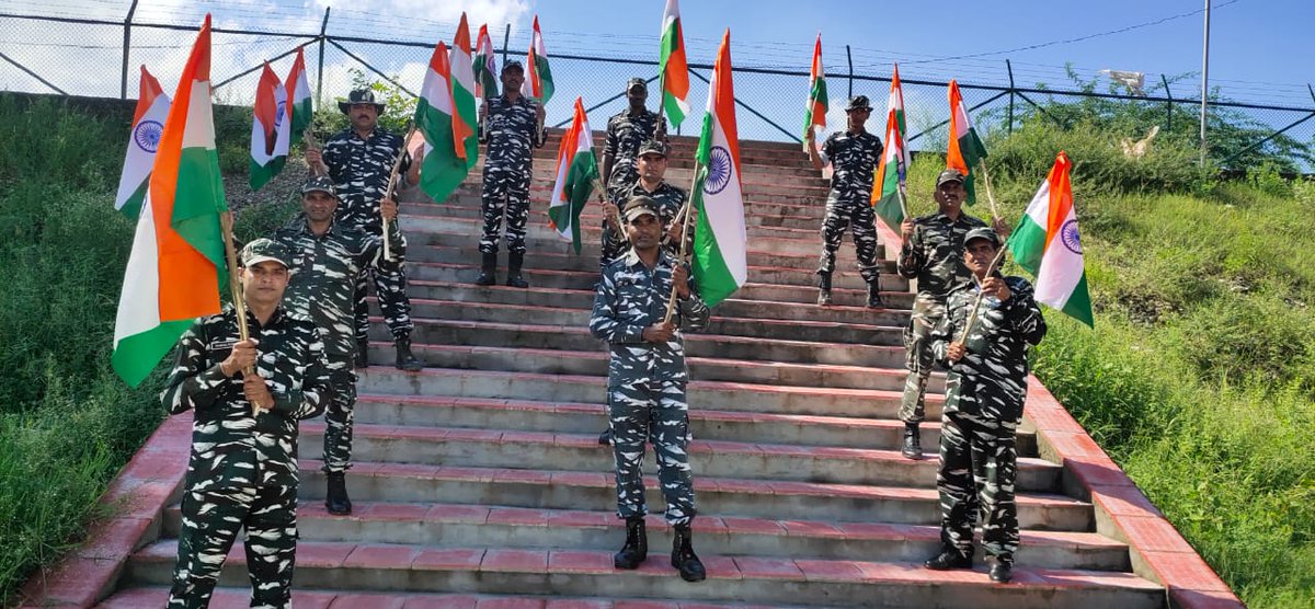 76BnCRPF's tweet photo. Let’s Hoist #Tiranga in our Homes as a part of  #HarGharTiranga
#76BnCRPF organised #FlagRally  in Baghawathi Nagar, Jammu under the guidance of Sh.T.H.Khan,Comdt-76Bn to motivate the Public to celebrate #AzadiKaAmritMahotsav #MomentsWithTiranga https://t.co/aQjTHoXBK9