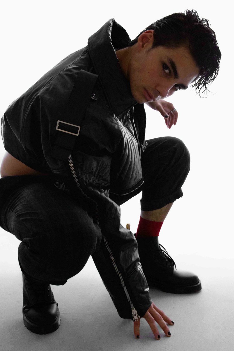 njmargolis's tweet photo. i’ll be the villain tonight, 🖤 https://t.co/gy6HWQU0FO