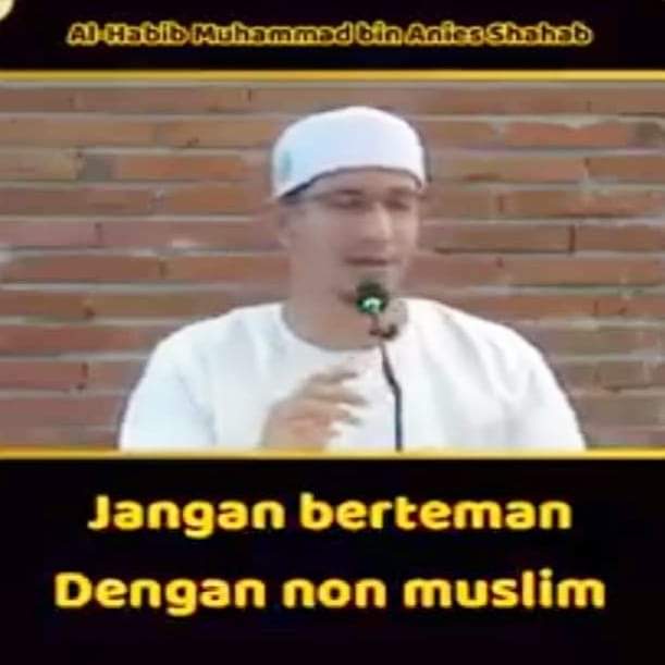 ChHuda5's tweet photo. Aku gak berteman dg mereka
Hanya seduluran saja
Krna kata Imam Ali bin Abi Tholib "Mreka yg bukan saudaramu seiman adalah saudaramu dlm kemanusiaan"
#KitaSama https://t.co/9brR886bAB