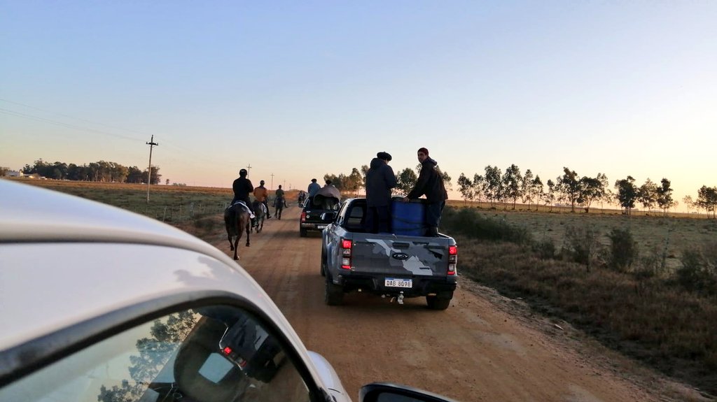 Buen día para todos. Llegamos a los primeros 20 kilómetros de la primera etapa en Sarandí del Yí. Tiempo 39.26" y promedio de 30.565 kp/h para Blanca Nieve con Ruben Luzardo y la camiseta del Club Peñarol Jrs de San Ramón.