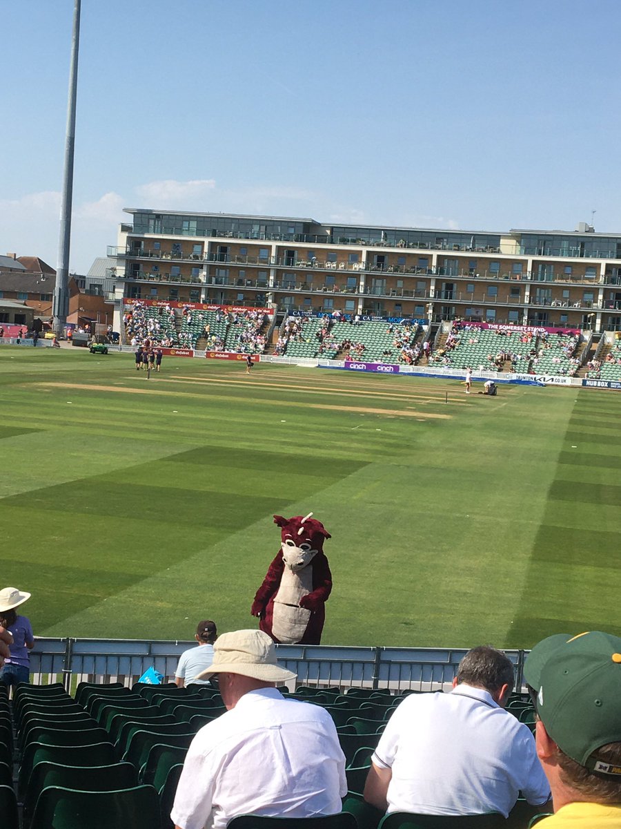 Harvsoldboy's tweet photo. Watching @SomersetCCC v Middlesex celebrating @marklucylockett 50th Birthday https://t.co/JVwox45mNq