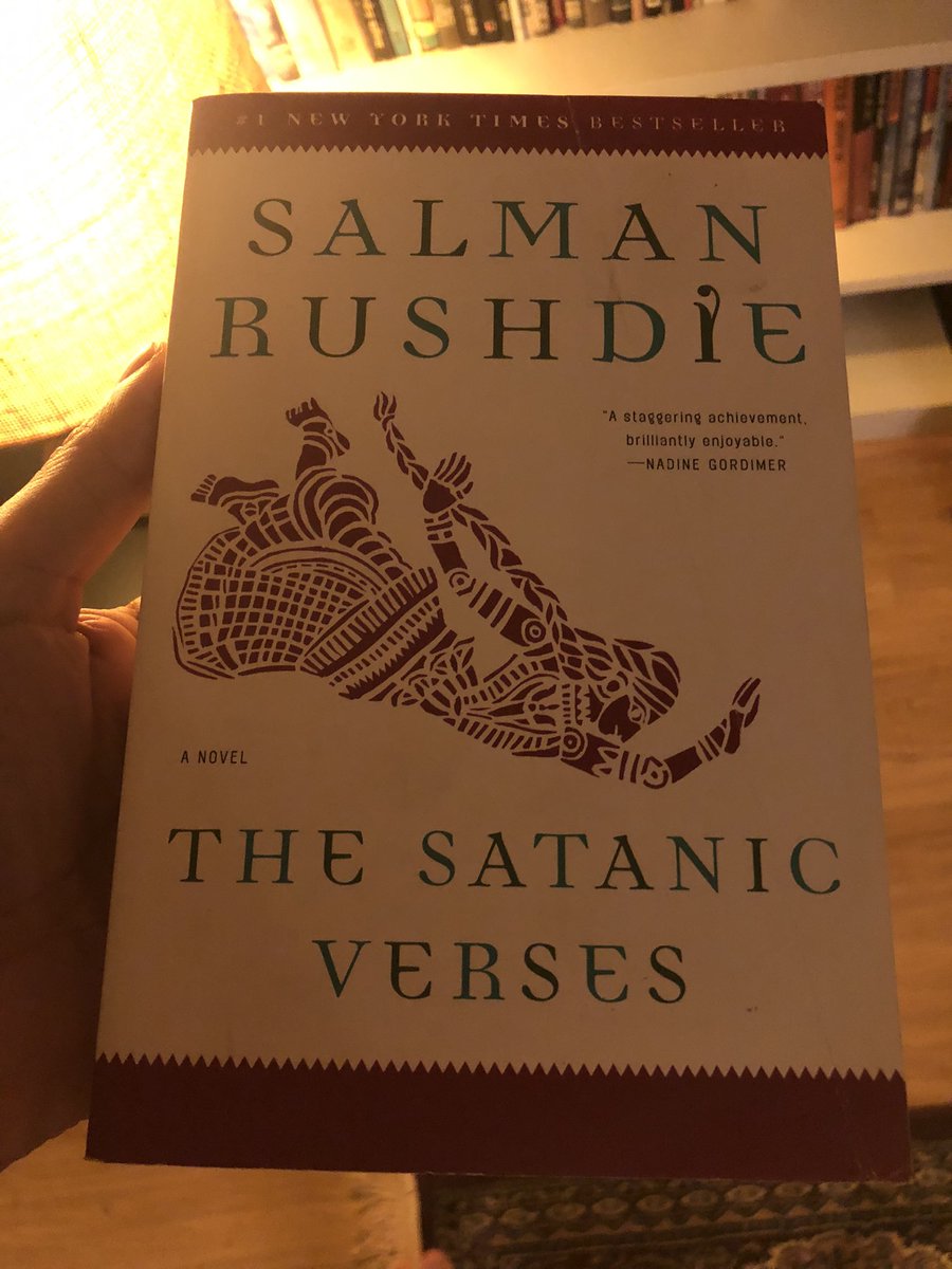 LoloBullit's tweet photo. Celui qui a attaqué Salman Rushdie, plaide #NonCoupable 🤔😬🥺 https://t.co/fVBxvCZRC3