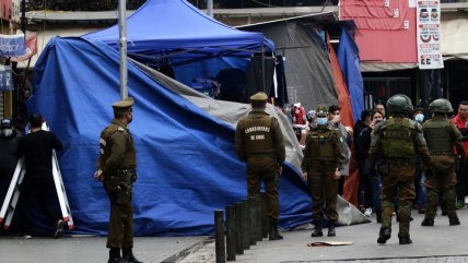 EdificioClubC's tweet photo. Carabineros: Delitos bajaron un 93% en Barrio Meiggs tras intervención policial. Desde los 452 delitos de mayor connotación social registrados en los primeros meses del año, esta cifra bajó a 31 entre julio y agosto. @Cooperativa https://t.co/vS6RKvcBxY https://t.co/kkB8ti22er