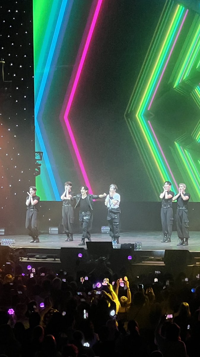 gildasings's tweet photo. Now #Astro #HallyuPopFestSydney2022 👏👏👏🎤⭐️ https://t.co/ePpf9plw45