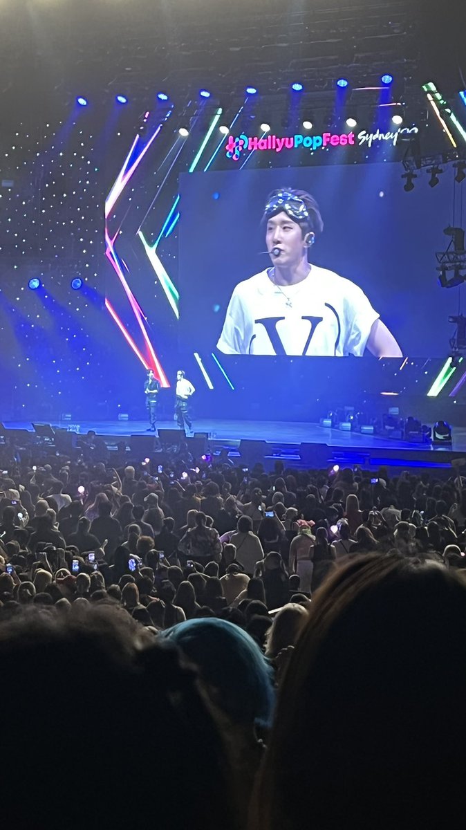 gildasings's tweet photo. Now #Astro #HallyuPopFestSydney2022 👏👏👏🎤⭐️ https://t.co/ePpf9plw45