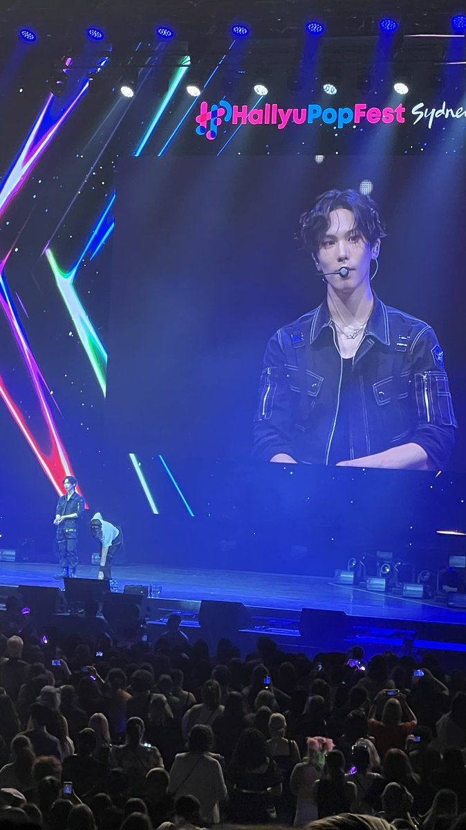gildasings's tweet photo. Now #Astro #HallyuPopFestSydney2022 👏👏👏🎤⭐️ https://t.co/ePpf9plw45