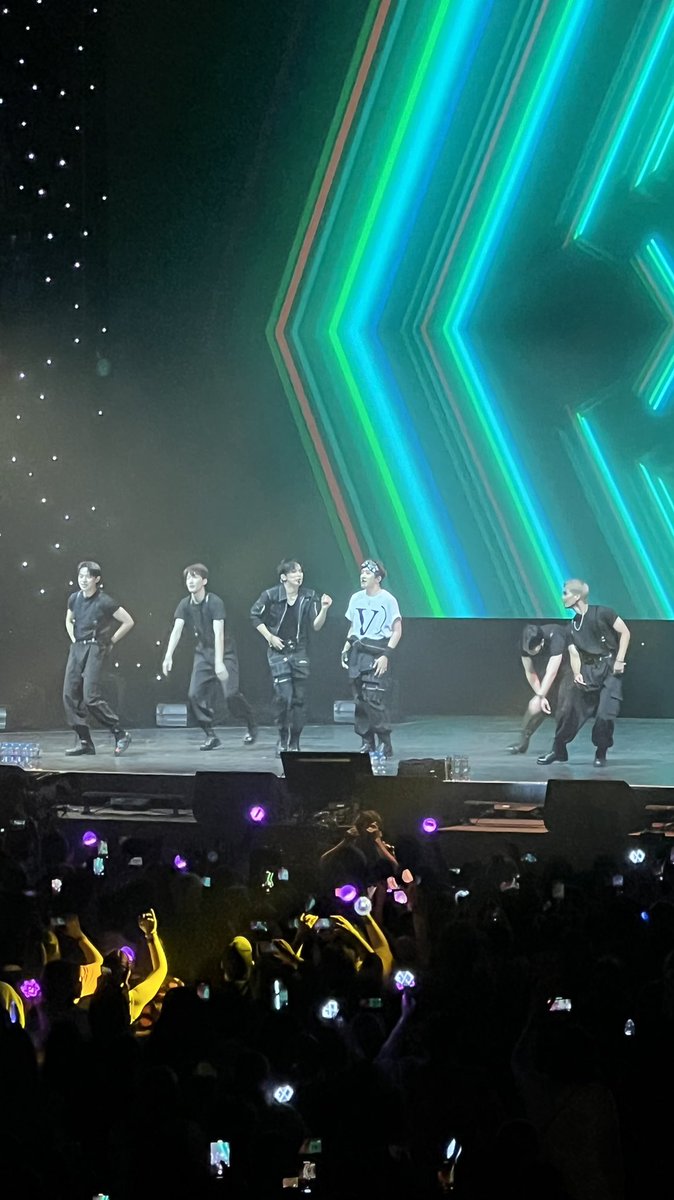 gildasings's tweet photo. Now #Astro #HallyuPopFestSydney2022 👏👏👏🎤⭐️ https://t.co/ePpf9plw45