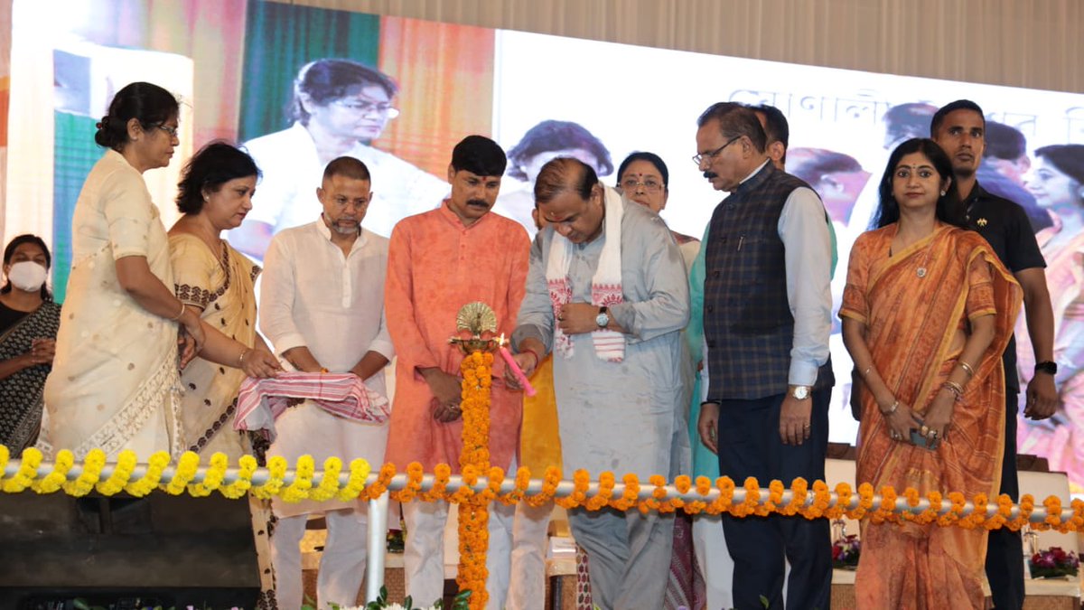 himantabiswa's tweet photo. With inauguration of nearly 1,000 Model Anganwadi Centres across Assam today, we have taken a giant step towards strengthening formative learning among young children.

Our Govt seeks to construct 15,000 such model AWCs before 2026. https://t.co/S1fFJTBcvg