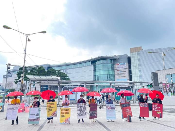 NantEiThandar's tweet photo. Suwon Myanmar Association led an anti-dictatorship protest at Suwon station in Suwon, South Korea, on August 14, showing that Myanmar is not yet peaceful and Myanmar people are still fighting for democracy. 
#2022Aug14Coup
#WhatsHappeninglnMyanmar https://t.co/wkgzbiM32S