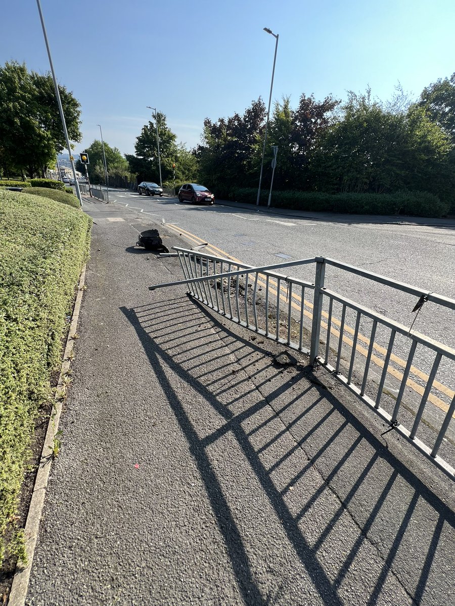 Looks like there been another two crashes on a Legrams Lane overnight.  #bradford #legrams #RTC