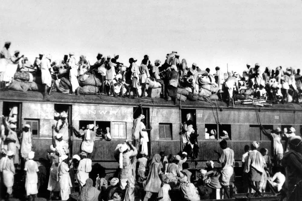 itsTarH's tweet photo. Today is Partition Horrors Remembrance Day

The British left India not cause of goodwill in their hearts but because the British crown then was reeling under massive debt from World War 2

In their hurried exit &amp; what can only be termed as loot of India, they killed millions ⤵️ https://t.co/wmx5IFtLrI