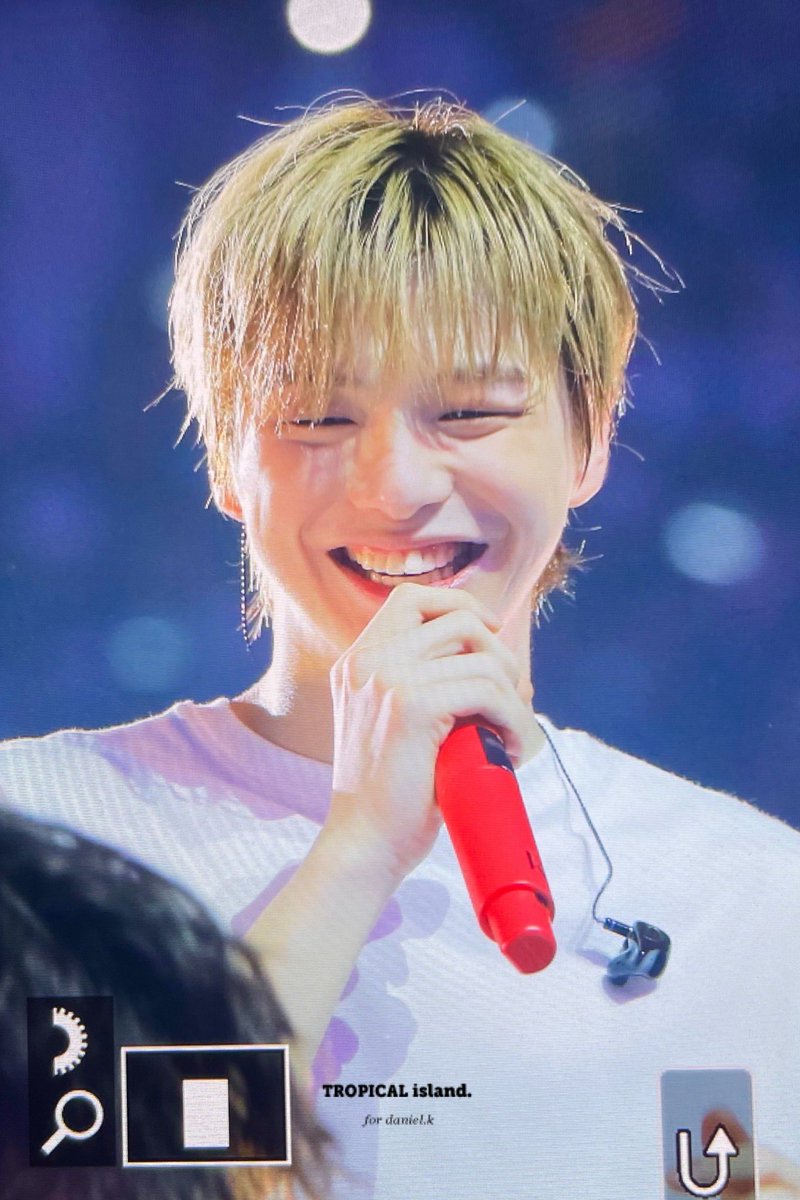 tropical_1210's tweet photo. 220814 FIRST PARADE ❤️
#강다니엘 #KANGDANIEL #DANIEL https://t.co/c02lvqiBCL