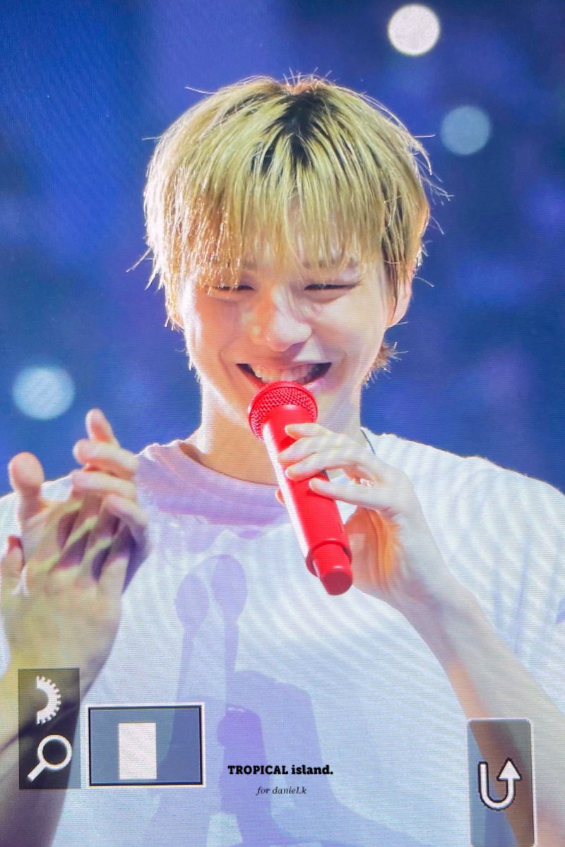 tropical_1210's tweet photo. 220814 FIRST PARADE ❤️
#강다니엘 #KANGDANIEL #DANIEL https://t.co/c02lvqiBCL