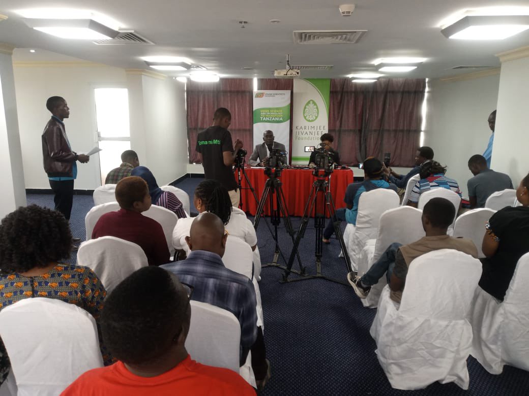 ystanzania's tweet photo. Dr Gozibert Kamugisha Co-founder, YST and Caren Rowland, Executive Officer - Karimjee Jivanjee Foundation at YST Press Conference this morning in Golden Tulip Hotel. Outlining plans and progress  #Science4Development #YSTExhibition #YSTRegionalExhibitions https://t.co/dFLjIoOW7Q
