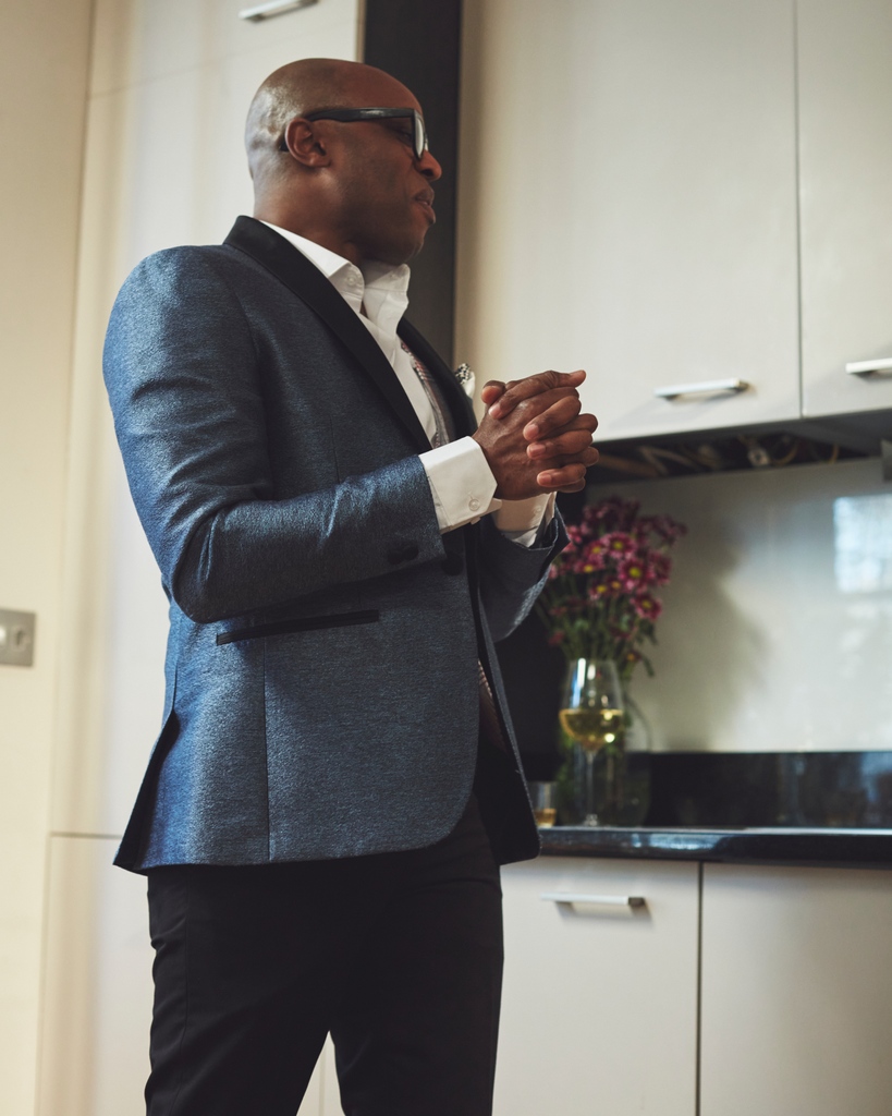 Tenue distinguée pour un dîner entre amis avec du saké 🍶 Pour un cadeau original, offrez du MATERIA à votre hôte lors de votre prochain dîner 🍷

Distinguished outfit for a dinner with friends and sake 🍶 For an original gift, bring MATERIA to your host at your next dinner 🍷