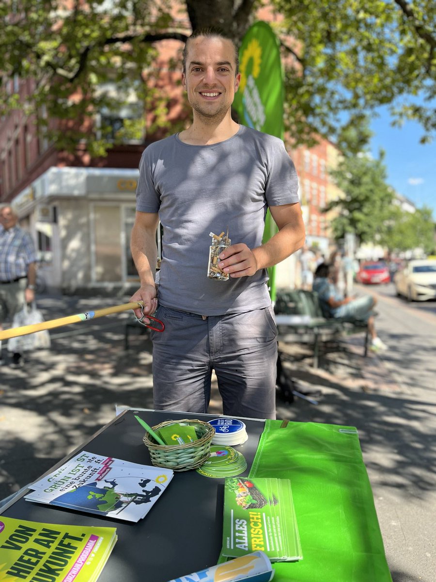 GRÜNE Düsseldorf Stadtmitte (@gstadtmitte) on Twitter photo Gestern waren wir wieder #Ansprechbar. Bei den aktuellen Temperaturen hat die Hitzekarte des Umweltamts für unseren Stadtbezirk zum Innehalten bewegt. Dabei haben wir die Kastanie wieder von Kippen befreit.
Kippen kommen in den Mülleimer!
<a href="/grueneddorf/">GRÜNE Düsseldorf</a> @Tim_Acht Gestern waren wir wieder #Ansprechbar. Bei den aktuellen Temperaturen hat die Hitzekarte des Umweltamts für unseren Stadtbezirk zum Innehalten bewegt. Dabei haben wir die Kastanie wieder von Kippen befreit.
Kippen kommen in den Mülleimer!
<a href="/grueneddorf/">GRÜNE Düsseldorf</a> @Tim_Acht