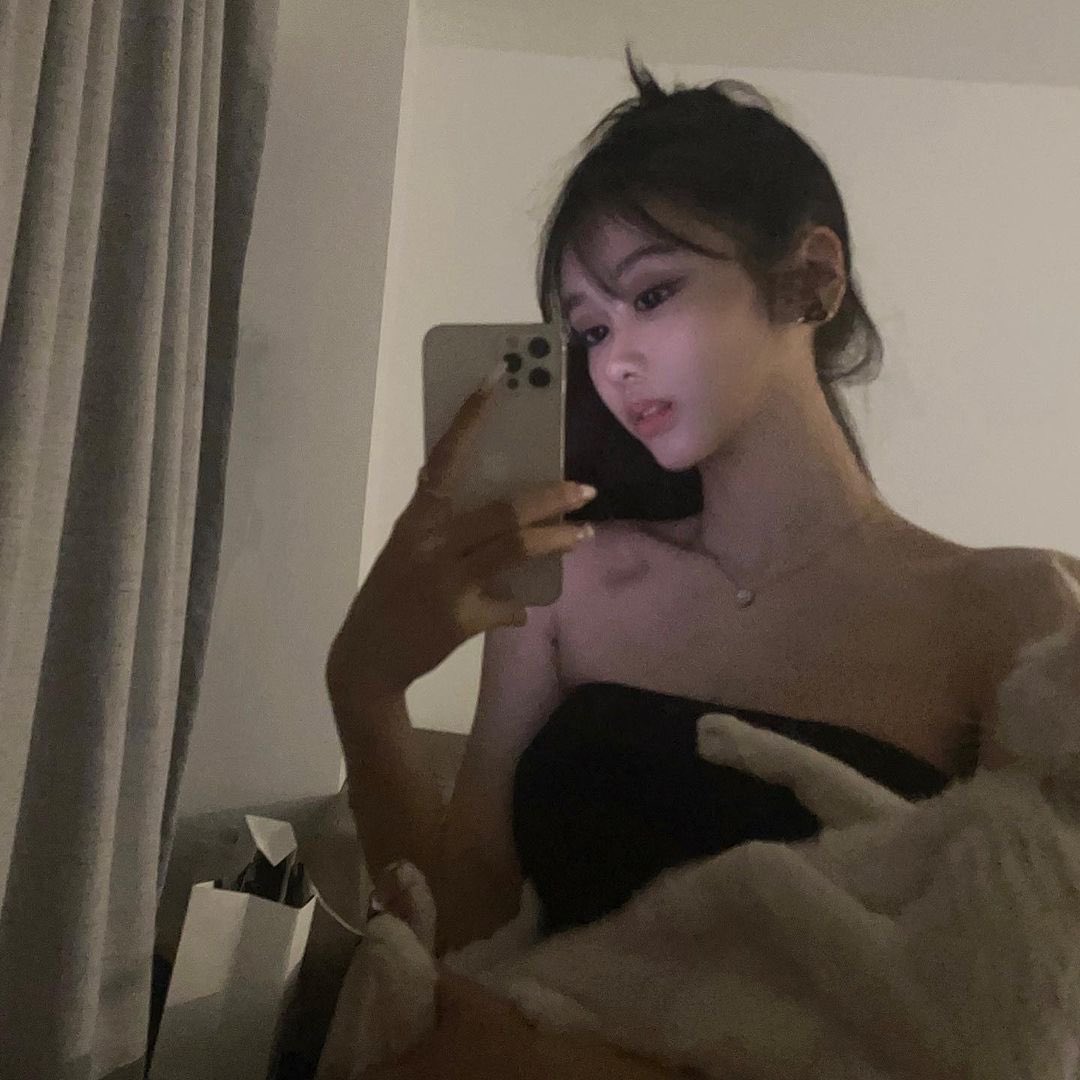 luckyAri_'s tweet photo. 一时不知道抱的什么生物 https://t.co/R1V24WMFV7
