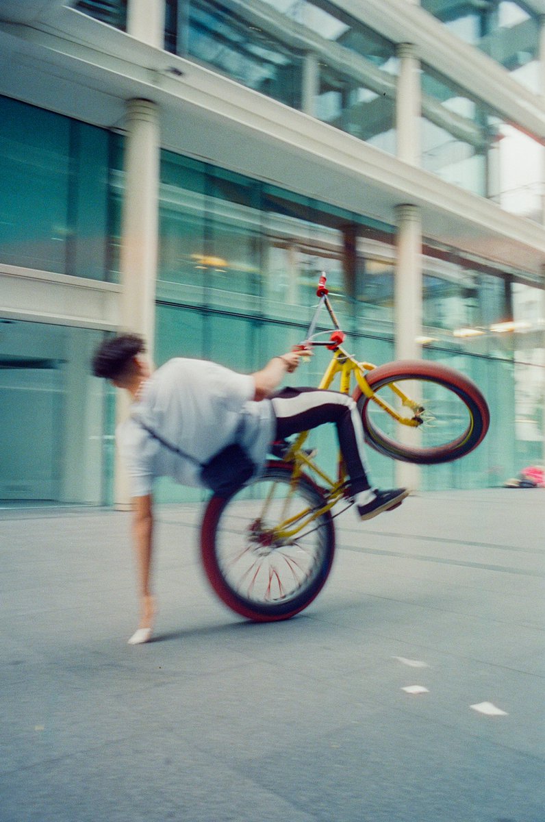 14 - Sport
📸 #minoltax700
🎞 #cinestill800t 

Travailler professionnellement à l’argentique sur un projet qu’on aime avec une marque qu’on aime c’est tellement cool.

#31themesAnalogChallenge

Merci <a href="/elisztomania/">Elise 🌞</a> pour ce challenge.