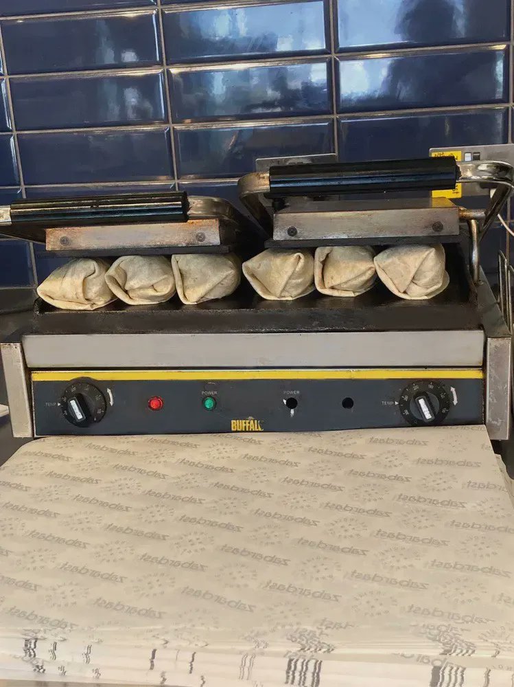 Delicious wraps are almost ready! Who wants one 🙋🏾‍♀️🙋🏼🙋🏻‍♂️

#yum #Croydon #London #tasty #delicious #vegan #halal #veganfood #halalfood #plantbased #zabardastwraps #explorepage #Indianfood #comfort #comfortfood #tasty #healthy #lunch