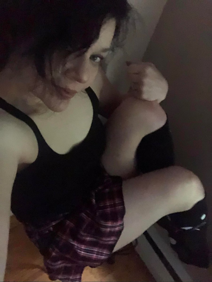 Herkes rt atsın dünkü gibi yine arasından seçip rastgele 5-10 kişiye nude atıcam 😘