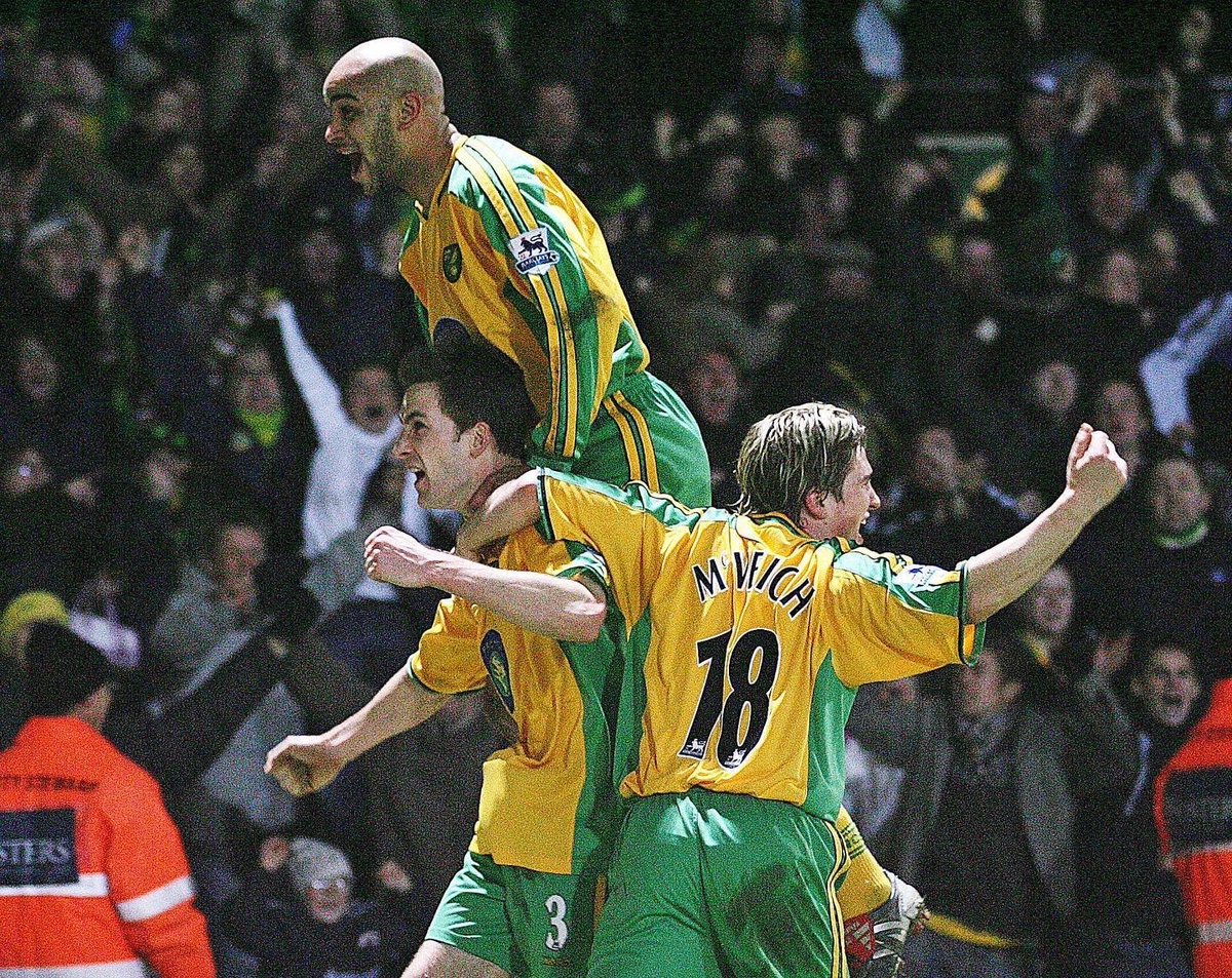 Talk Norwich City (@talknorwichcity) on Twitter photo 📸 #RIPRoger 💚🙏🏼 📸 #RIPRoger 💚🙏🏼