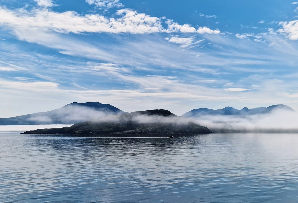 #SundayMorning 
#CrossingTheMinch
@CalMacFerries @HI_Voices