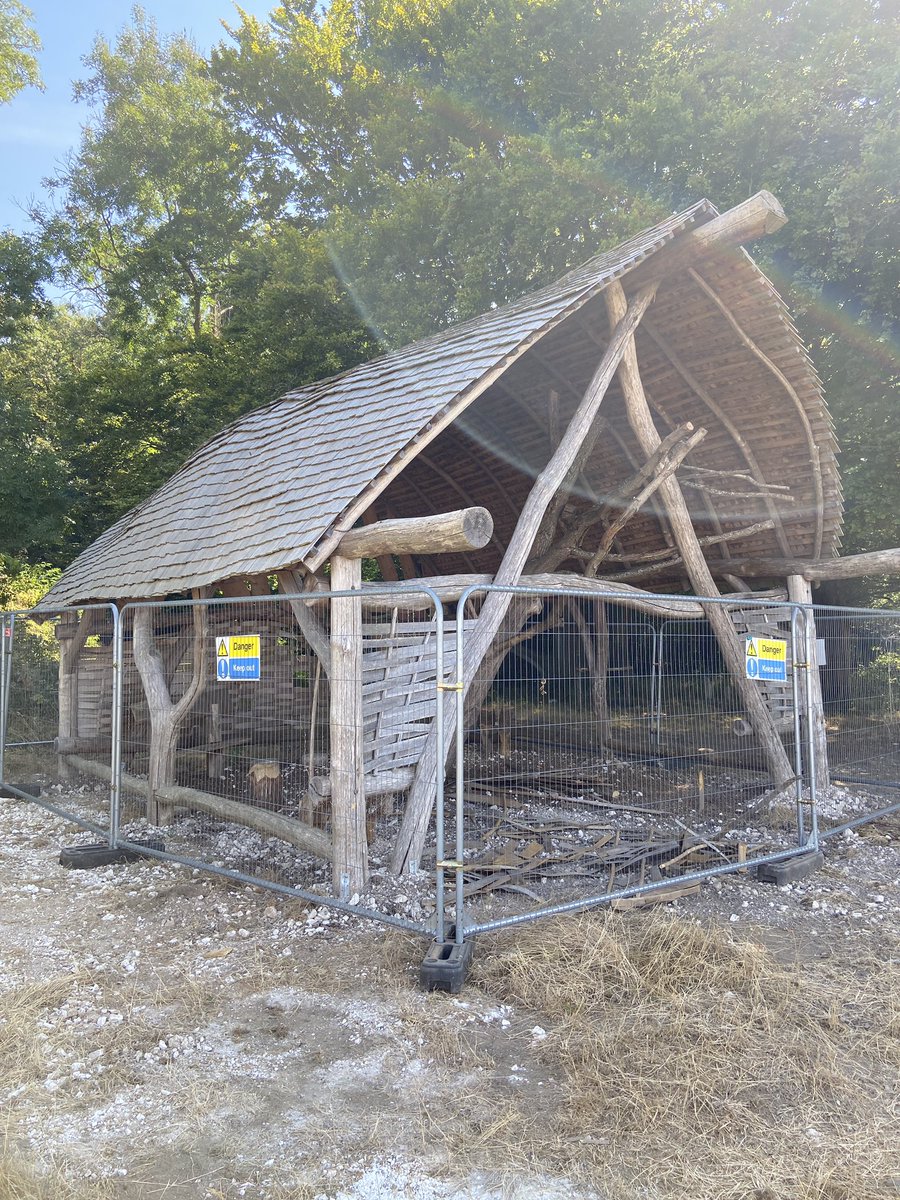 thisiswalberton's tweet photo. Another Sunday morning bike ride. Stumbled across this old building just outside of #Slindon https://t.co/66xC29uqiI
