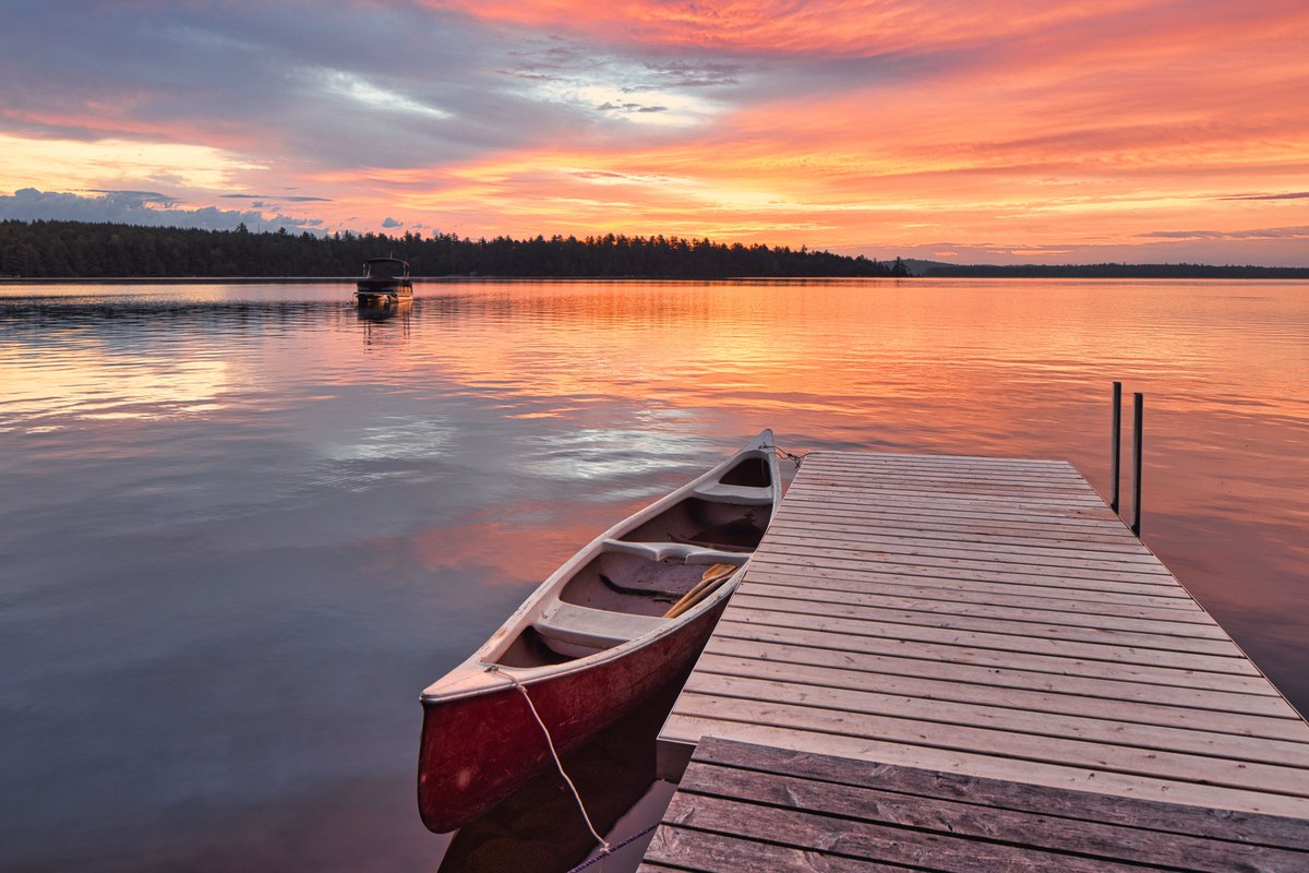 JohnReedPavan's tweet photo. Sunrise at Sebec Lake in mid July.
#sunrise #sebeclake #waterscape #canoe #lake #maine https://t.co/HBBNomoRgd