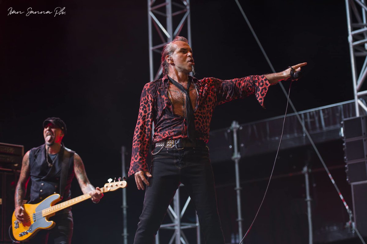 Litfiba's tweet photo. Ora mini-pausa ferragostiana e poi si torna onstage giovedì 18 all’#OverSoundFestival di Lecce… Ci sarà da divertirsi! 🤟🏽

Ph Ivan Sanna, Alessandro Sanna
@pieropelu #ghigorenzulli
#Litfiba #LUltimoGirone #Litfiba40 #AlgheroExperience @officialFandP @RadioCapital_fm https://t.co/qNqm7HmbJz