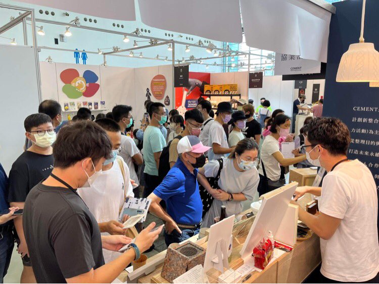 nakatanicement1's tweet photo. 台湾文博会終了!心地よい疲労感で、充実した展示会を過ごさせて頂きました。トータル50万人来られたそうです。ここで出来た繋がりを丁寧に繋いでいきたいです。ご協力頂いたスタッフの皆さん、お越し頂いた皆様、多謝!
#台湾 #臺灣文博會 #taiwan #高雄 #creativeexpo #Kaohsiung https://t.co/wbyGPfzdRw