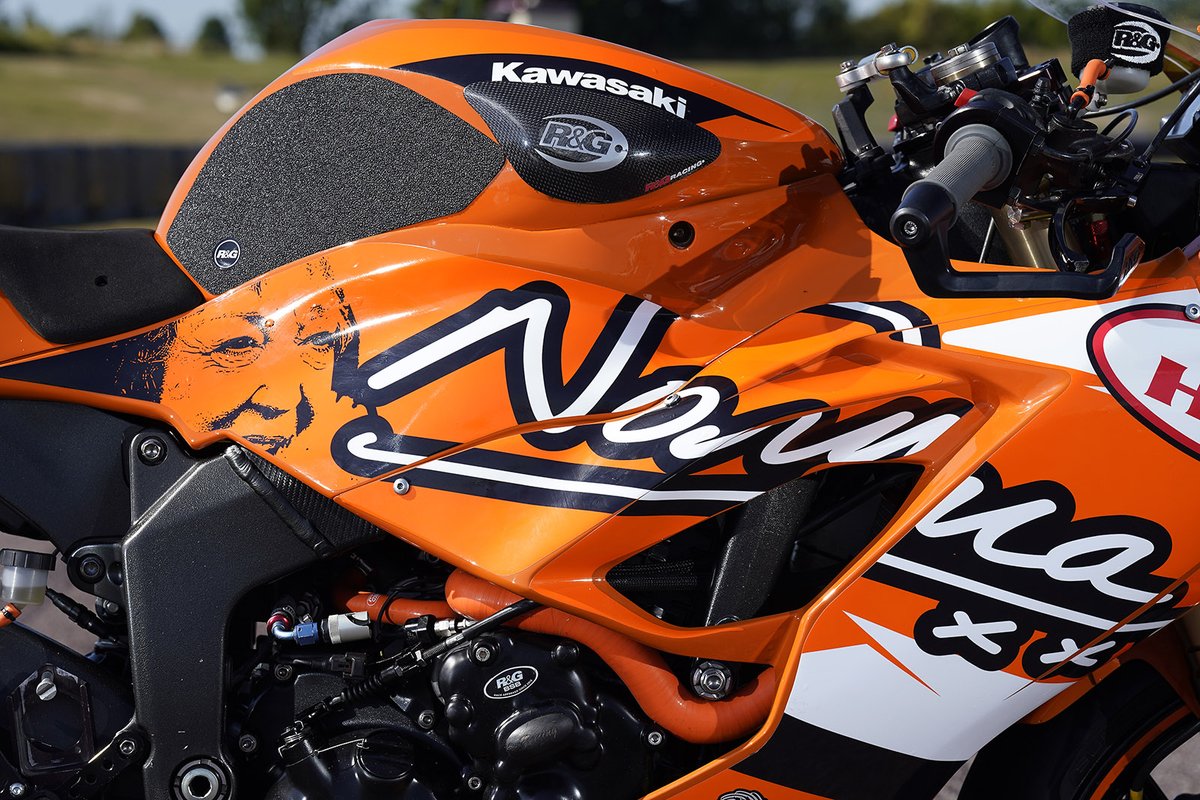 MCNSport's tweet photo. Gearlink Kawasaki are paying tribute to the late Norma de Bidaph for the team's home round at Thruxton with a special orange livery. Have you spotted Luke Stapleford this weekend? 📸@Impact_Images #ThruxtonBSB https://t.co/uVDJrOCzoV